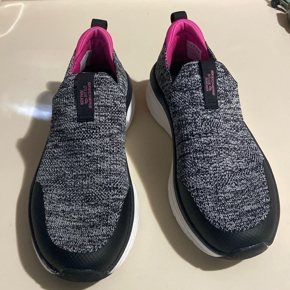 Sketchers D’lux walker